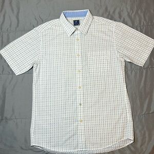 Feviex men’s Buttoned Down Dress Shirt. Size Medium.
